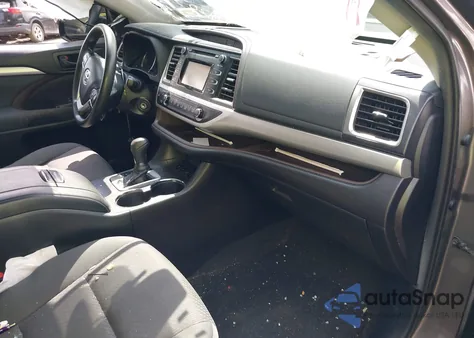 2019 Toyota Highlander Le z USA, uszkodzony, nr VIN 5TDBZRFH8KS917753